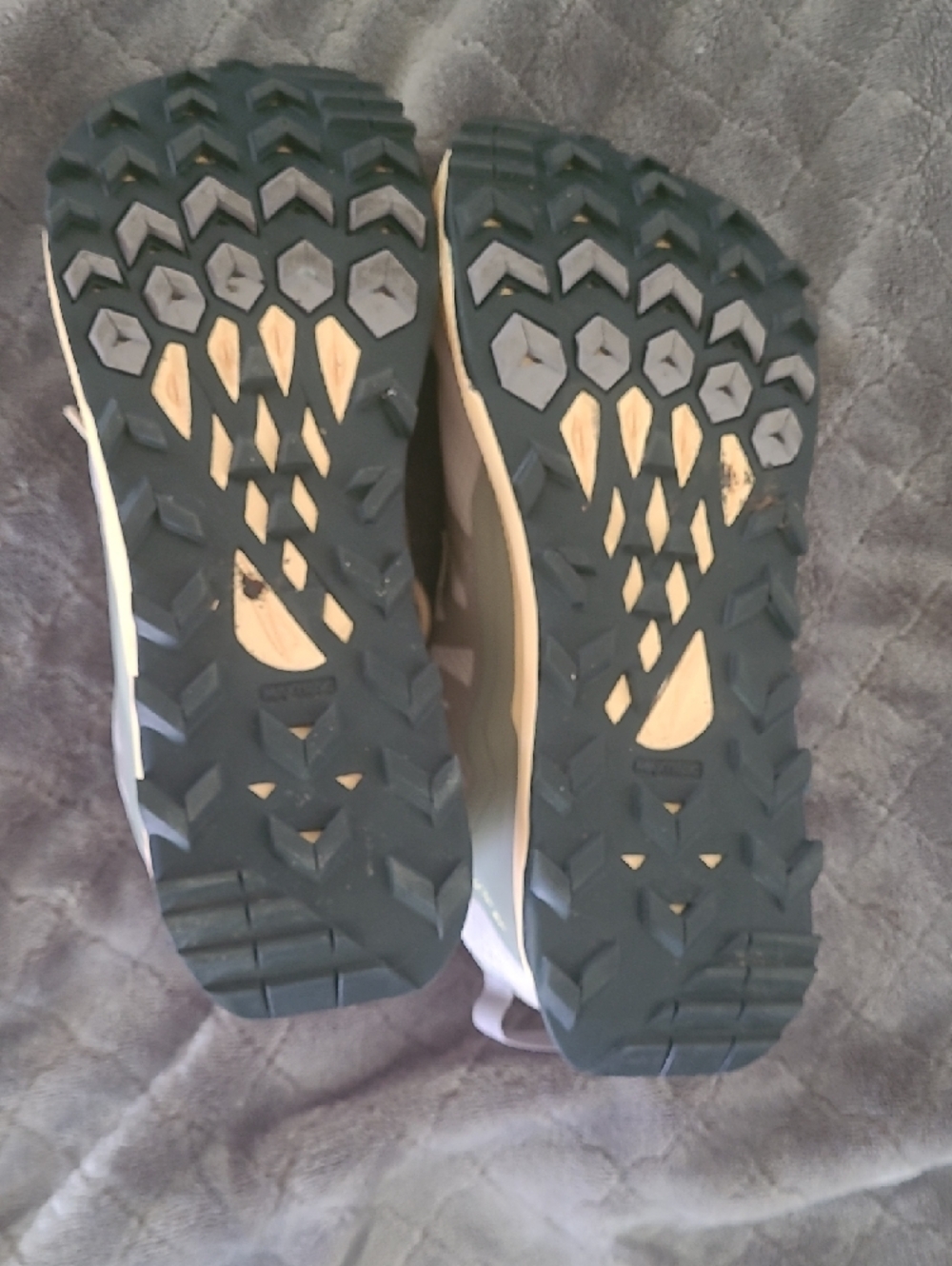 Altra Lone Peak GoreTex Women’s Running Shoes in Light Gray with Peach Laces - Picture 6 of 8